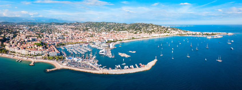 Vol panoramique sur la Côte d’Azur : Cannes, les îles de Lérins, l’Estérel et Saint-Tropez vus du ciel