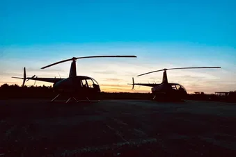 Coucher du soleil en hélicoptère