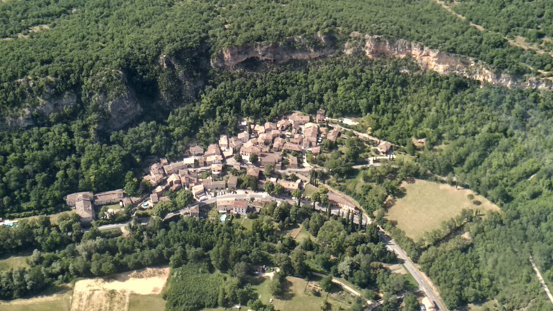 Petit tour des gorges de l'Aveyron en avion