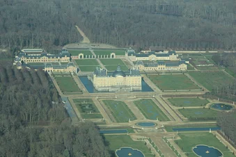 Survol des châteaux et merveilles de la Seine et Marne