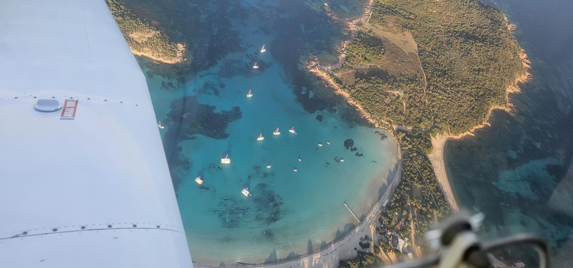 Vol panoramique exclusif de l'extrême sud de la Corse