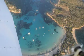 Vol panoramique exclusif de l'extrême sud de la Corse
