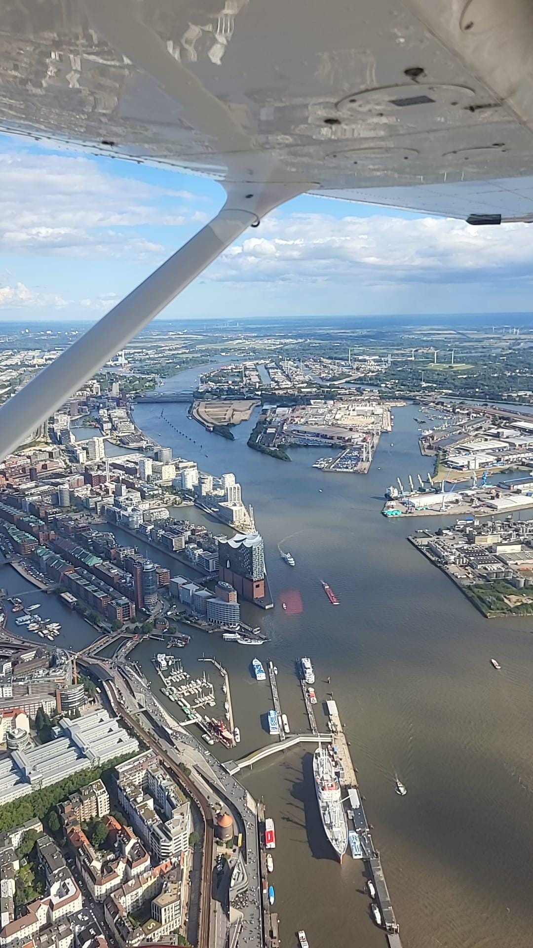 Rundflug über Hamburg und zurück