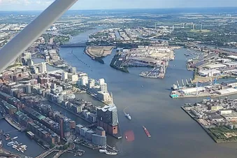Rundflug über Hamburg und zurück