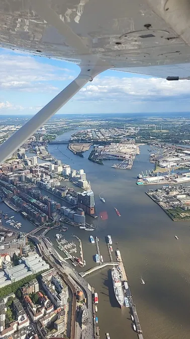 Rundflug über Hamburg und zurück