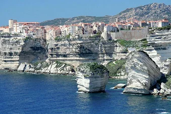 BONIFACIO et ses falaises