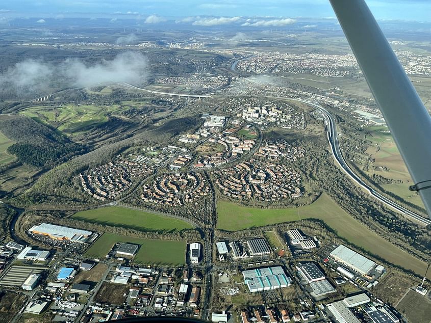 Rundflug über Unterfranken, Mainschleife, Würzburg, Weininsel.