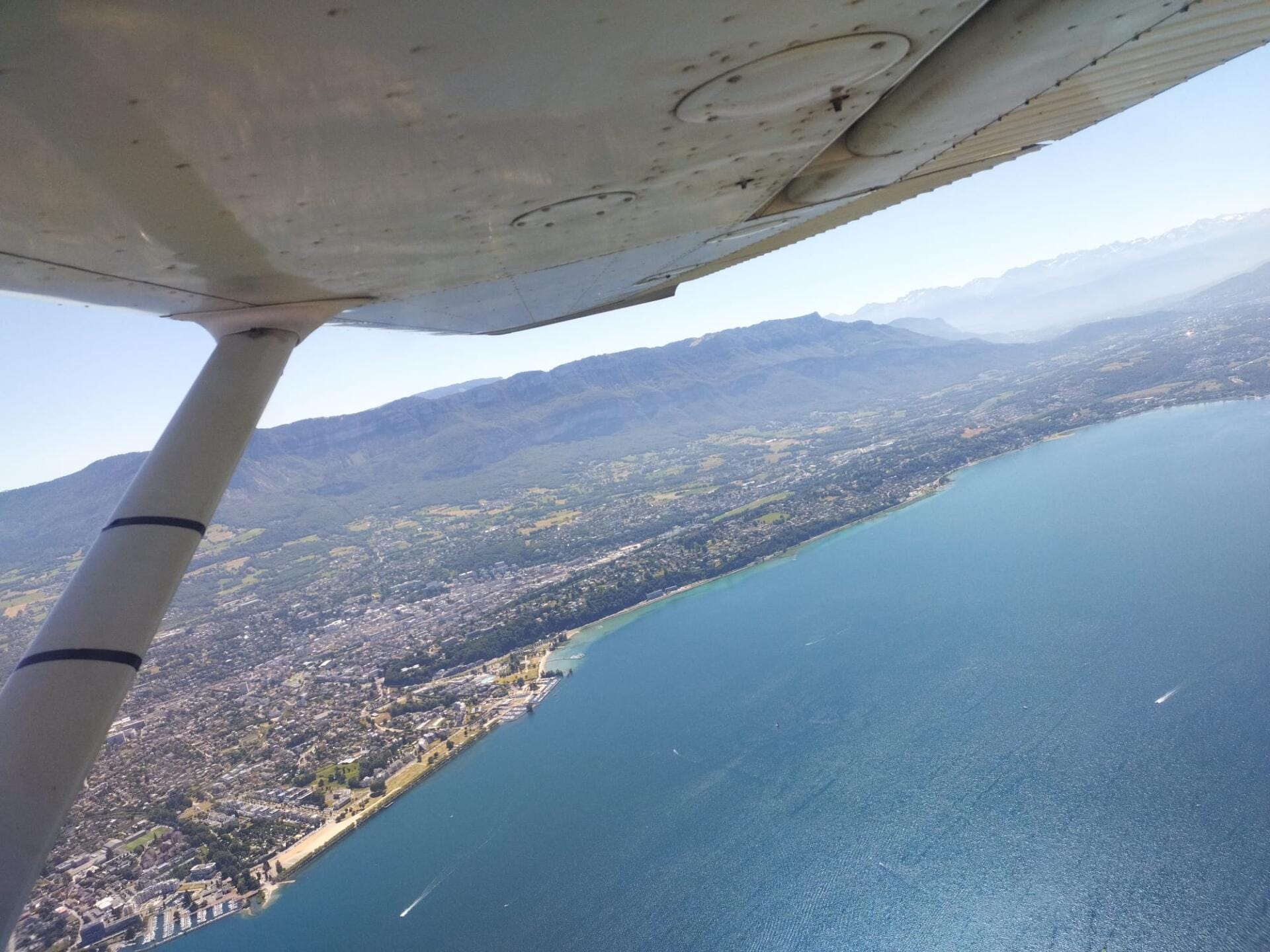 Au dessus du lac du Bourget