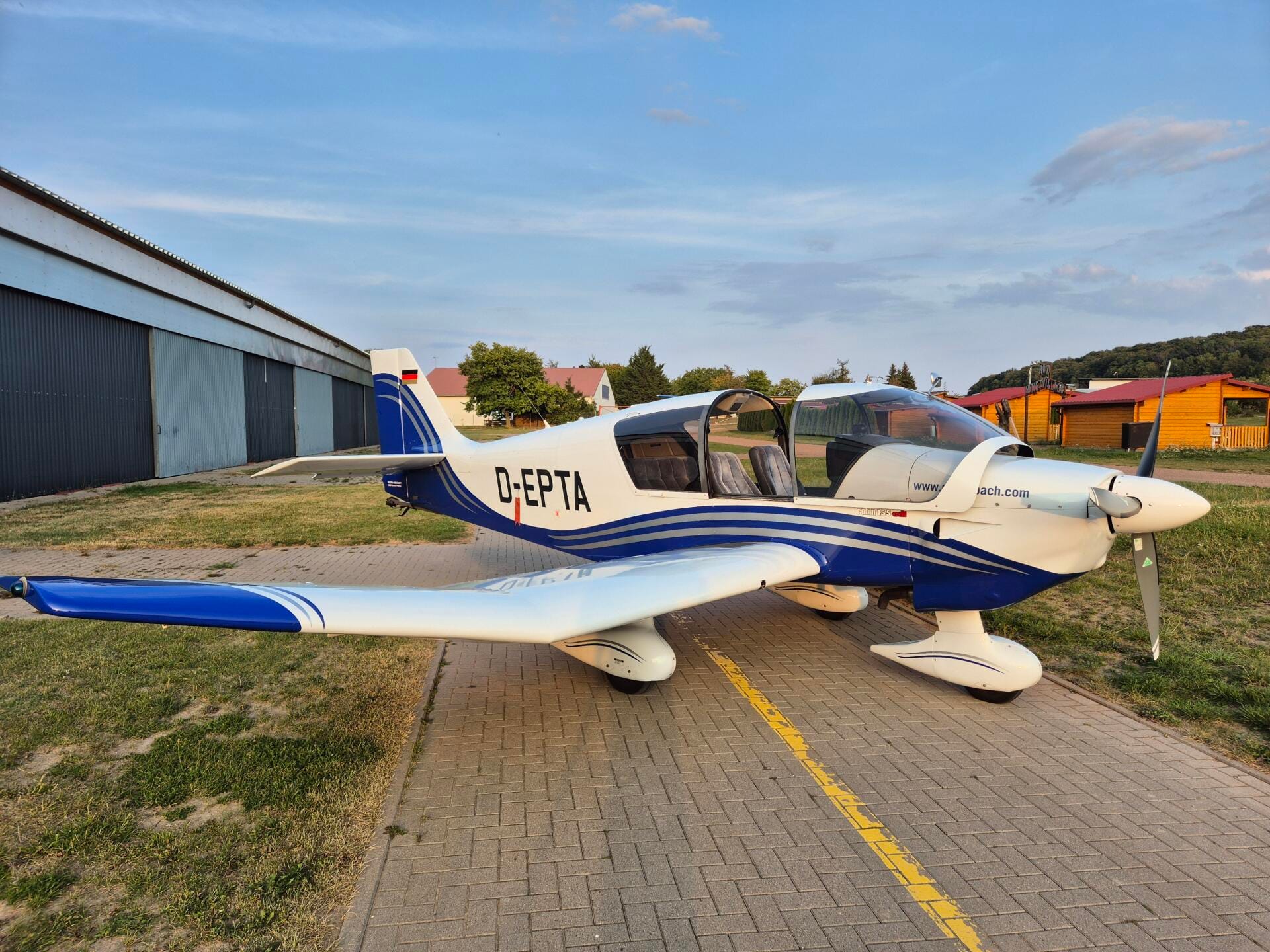Robin DR-400 von der Seite