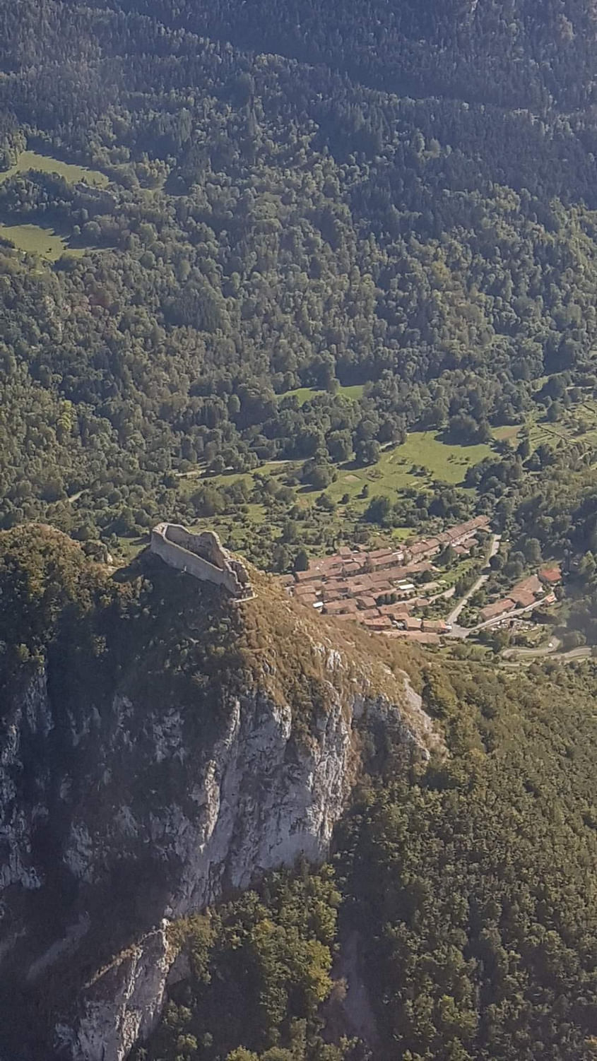 Survol des châteaux de Montségur et Puivert