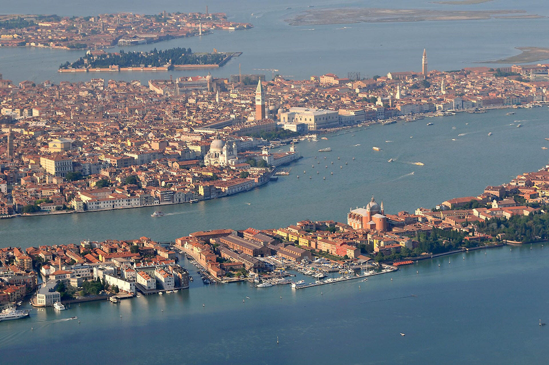 Flight along the Adriatic Coast to Venezia