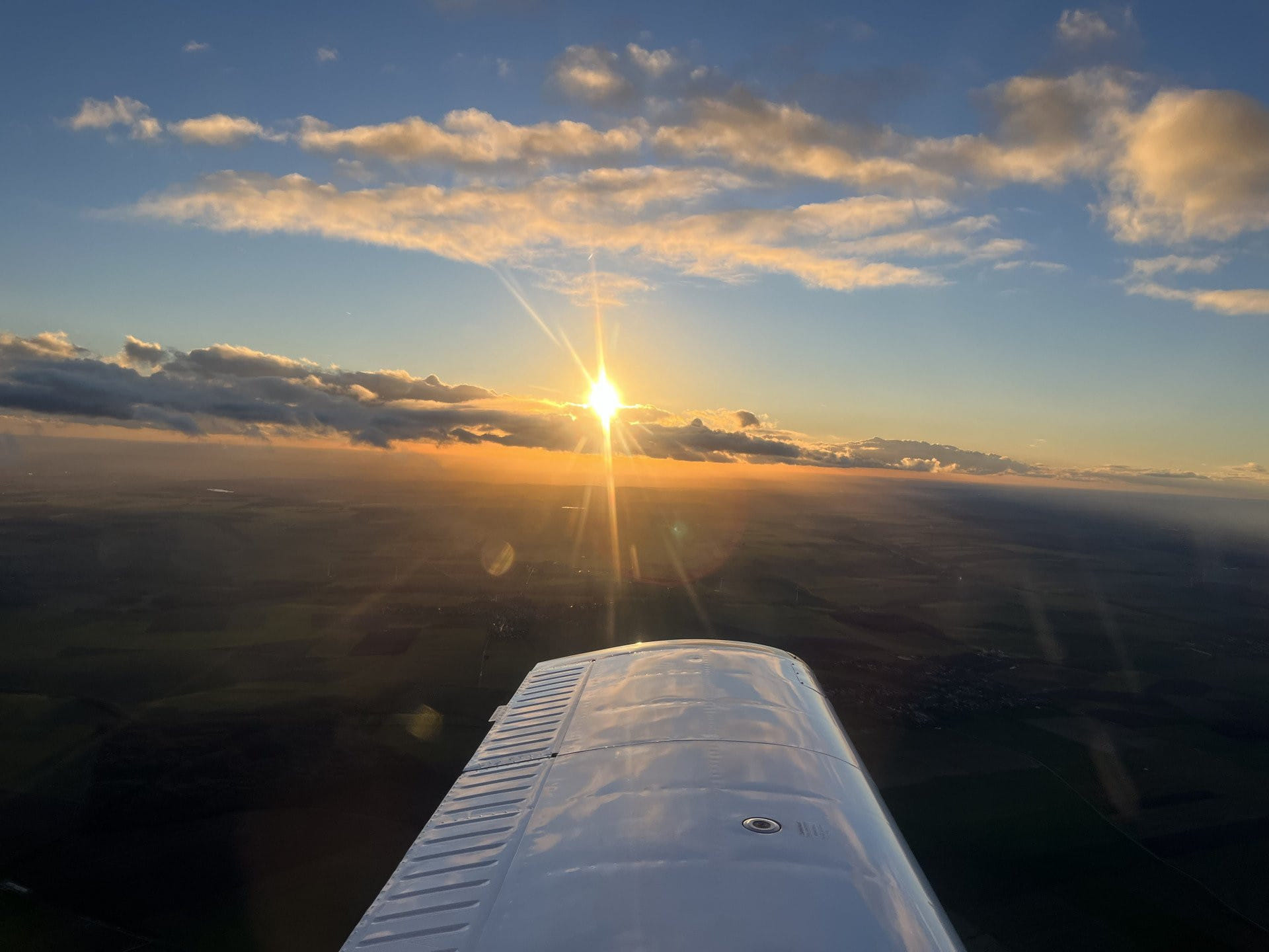 Vol crépusculaire et couché de soleil à 3000 pieds