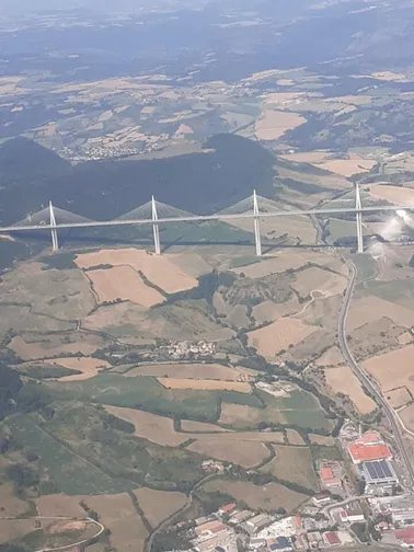 Survol du Viaduc de Millau