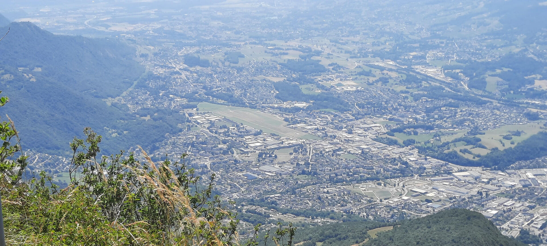 Aérodrome de Challes les Eaux tout proche