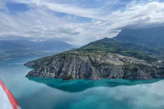 Le lac de Serre-ponçon vu du ciel