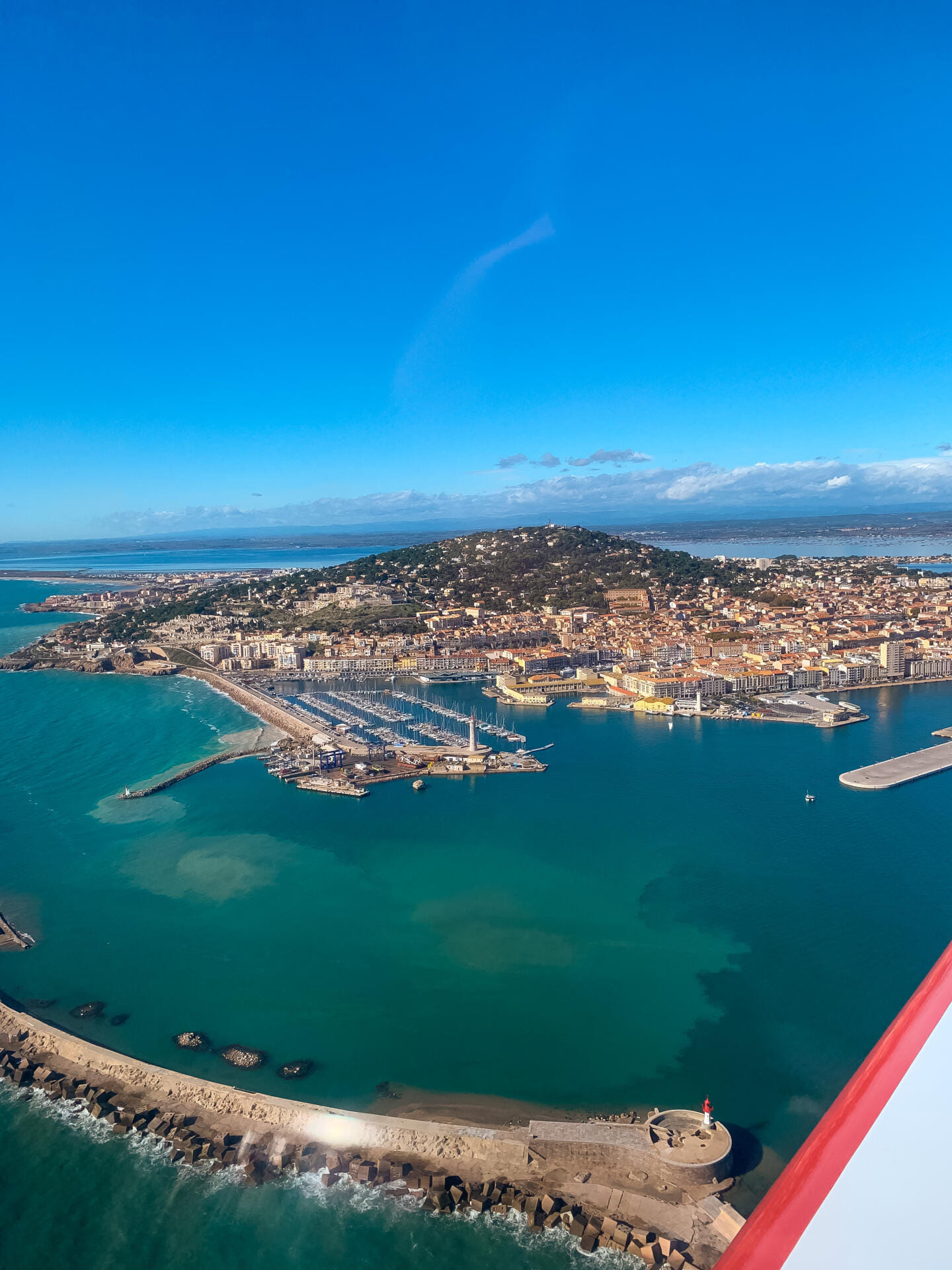 Balade aérienne à la découverte de Sète et l’étang de Thau