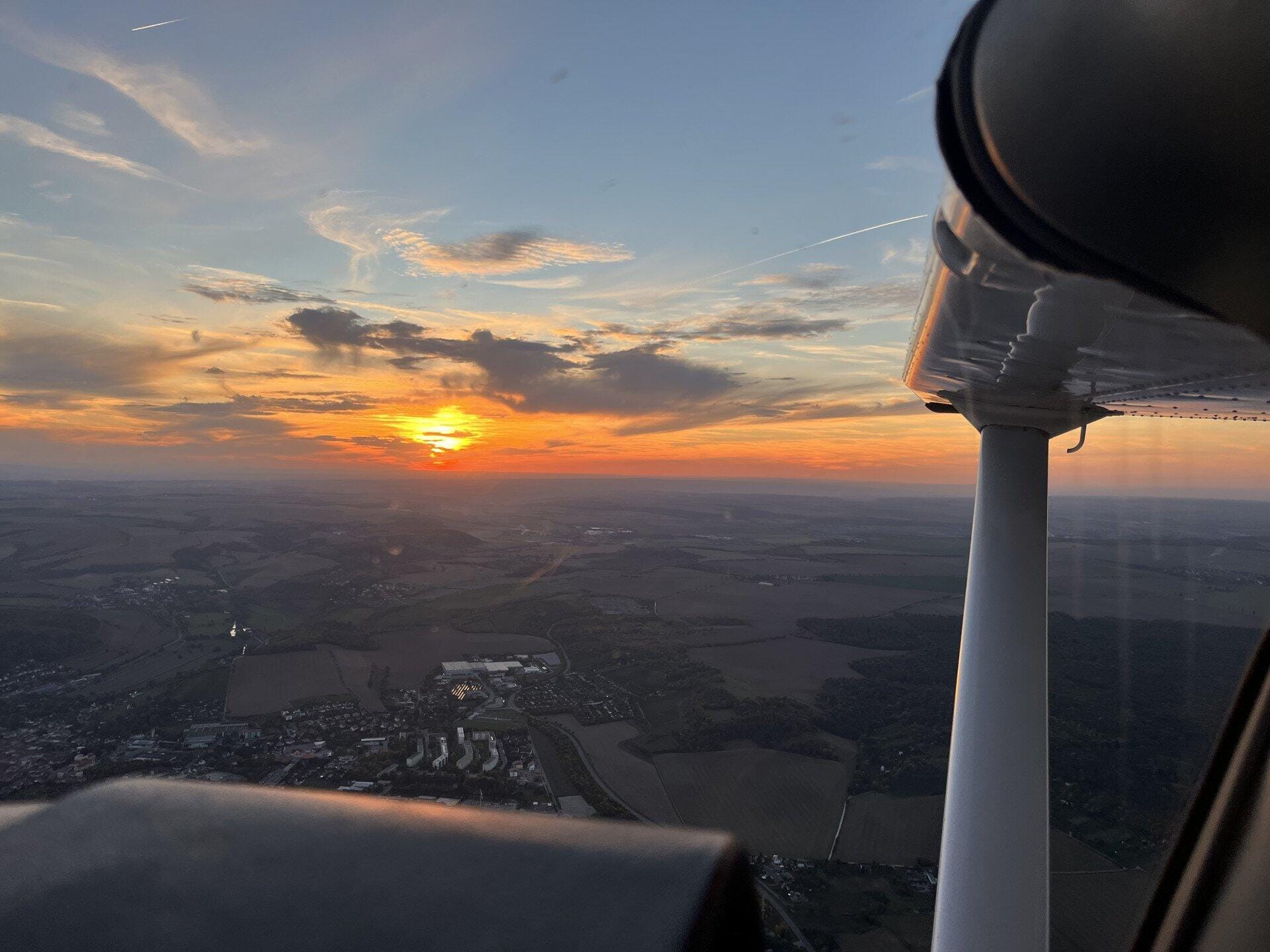 Sonnenuntergang Rundflug Halle Oppin C182 30 min