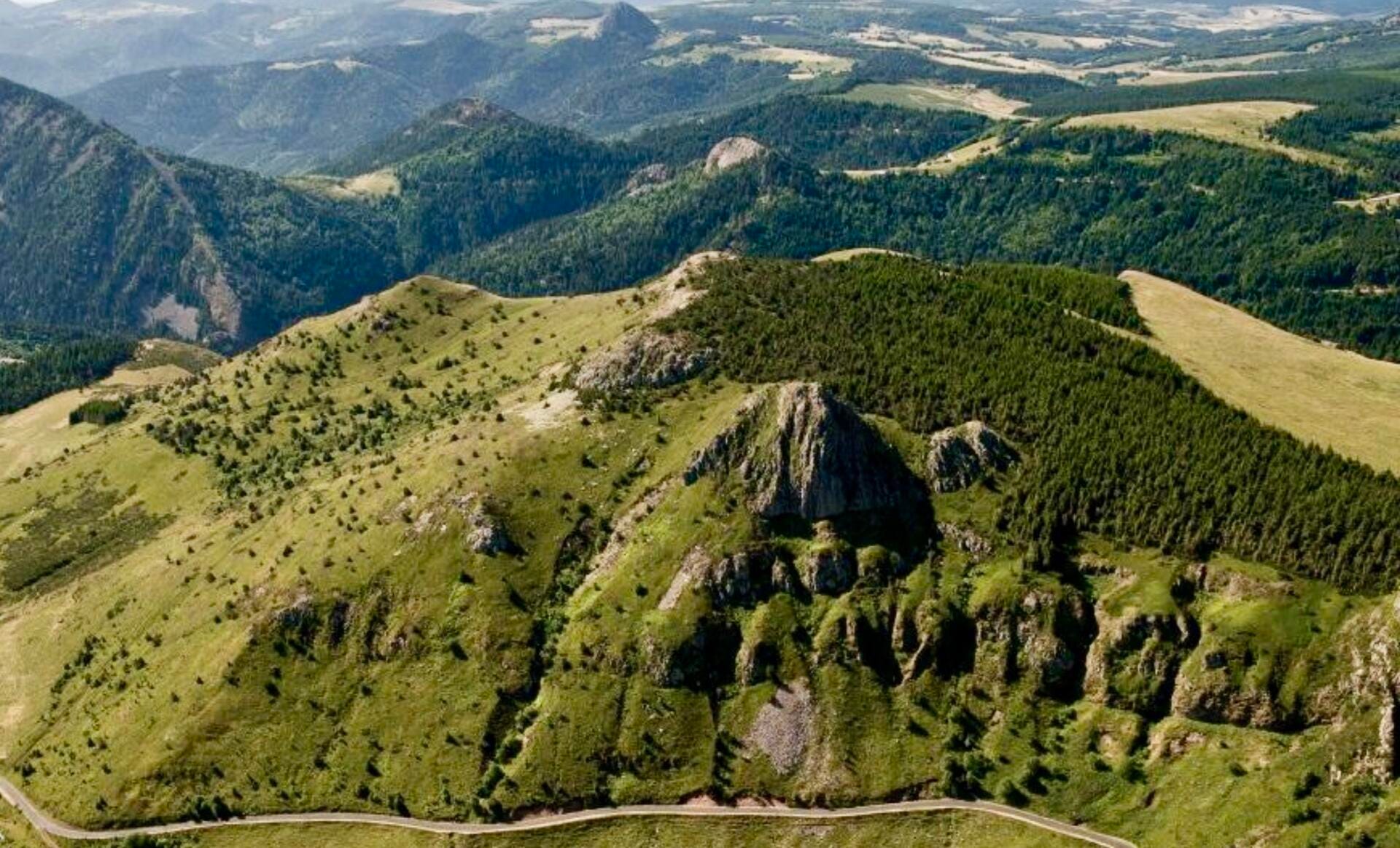 Vol au dessus du Mézenc ,le Puy en Velay et Pierre sur Haute
