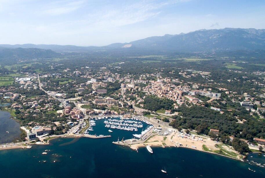 Vol aller-retour de Cuers-Pierrefeu à Figari