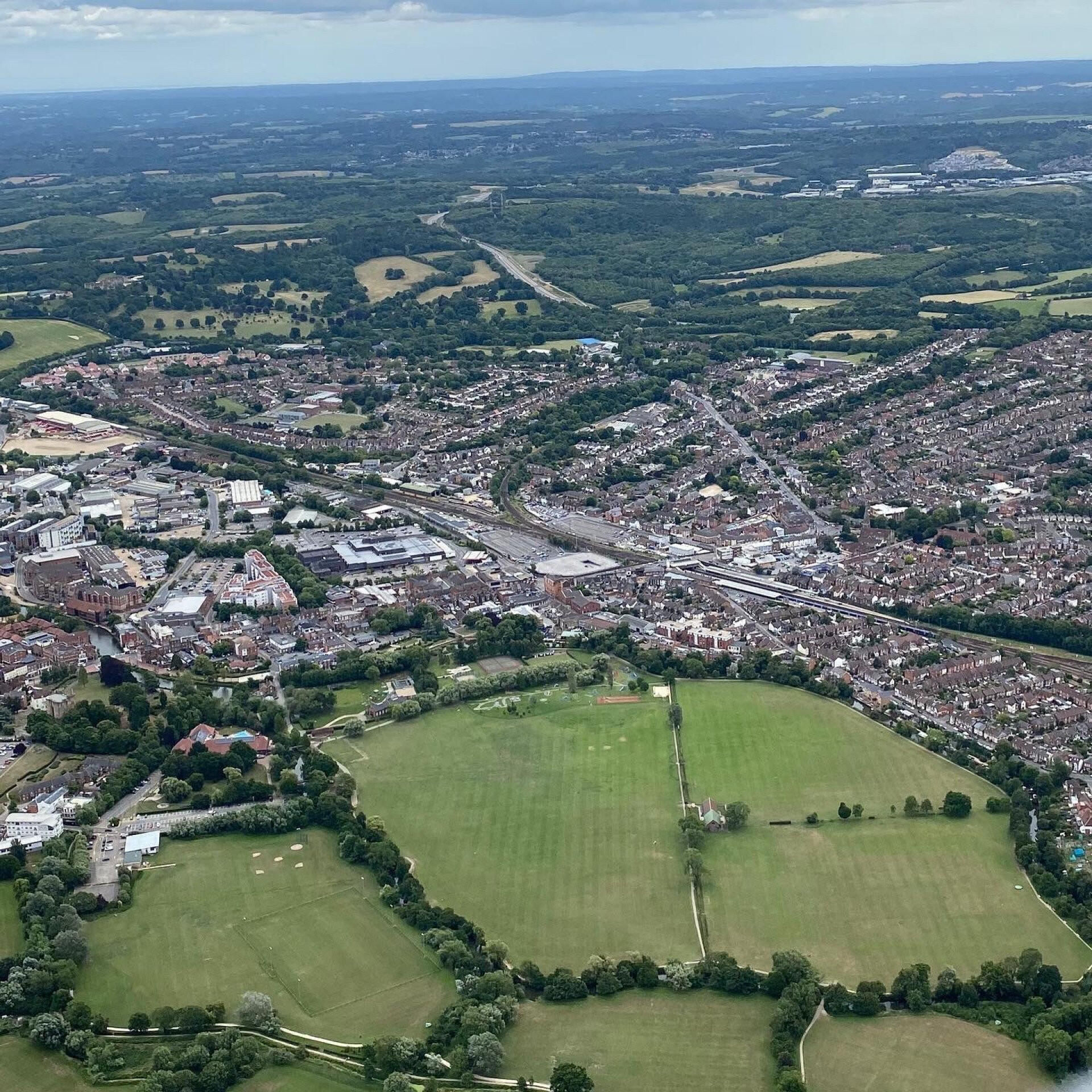 See London's stunning skyline on a 1 hr's sightseeing flight