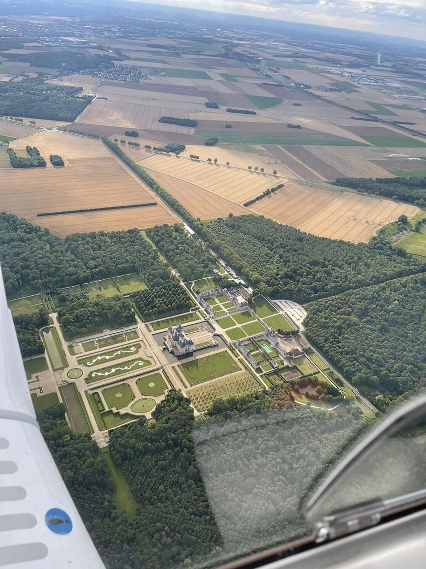 DisneyLand & Vaux-le-Vicomte & Fontainebleau avion 6 places