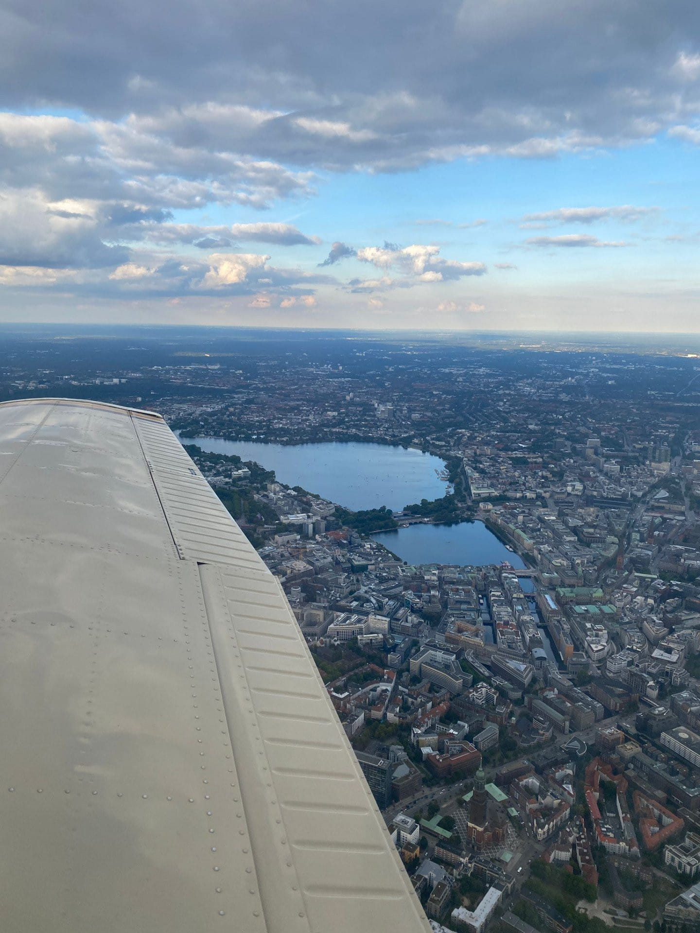 Von Lübeck nach Hamburg mit toller Sicht über die Stadt