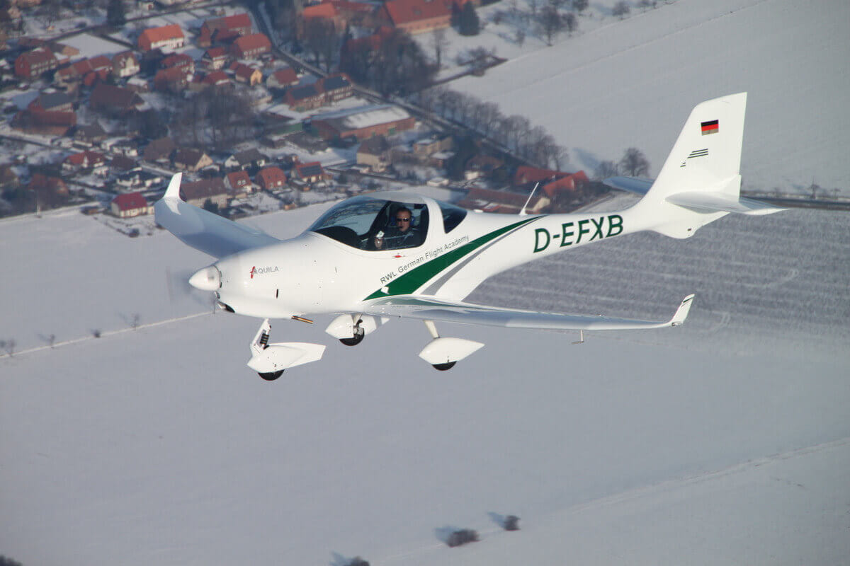 Aquila A210 (AT01)