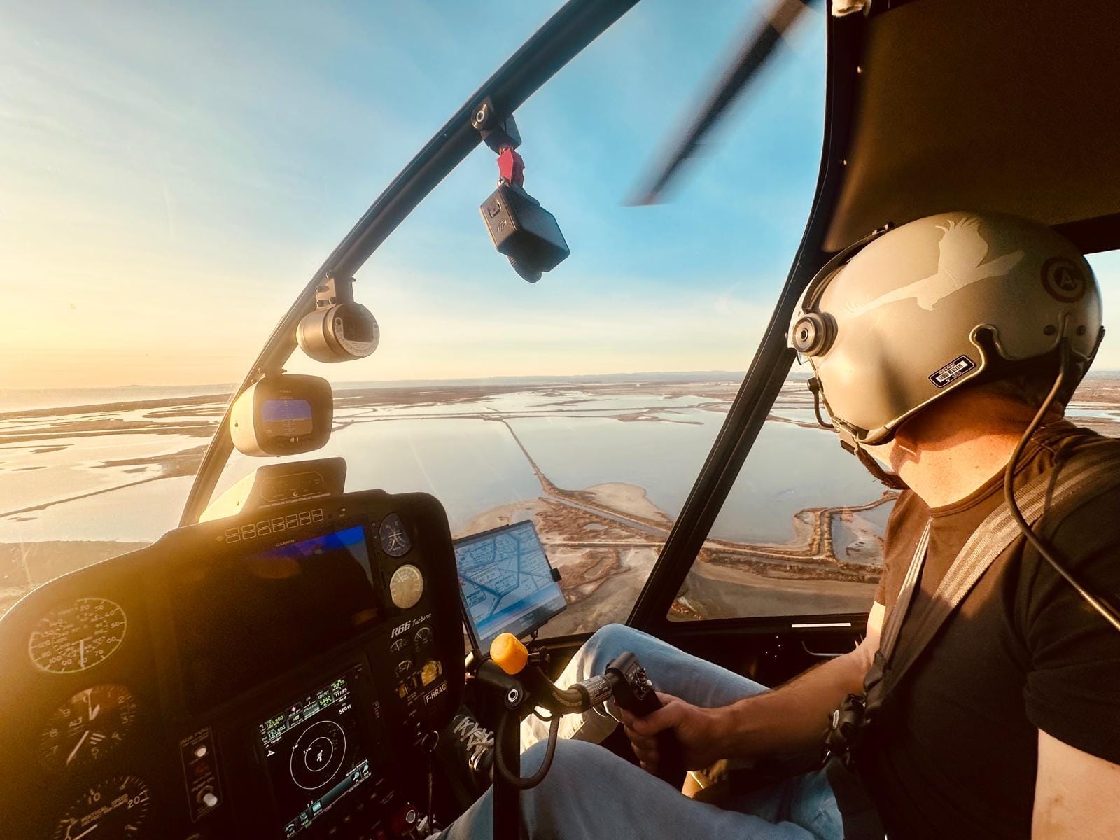 Survol Pic St Loup, Lac du Salagou, pays Héraultais (hélico)