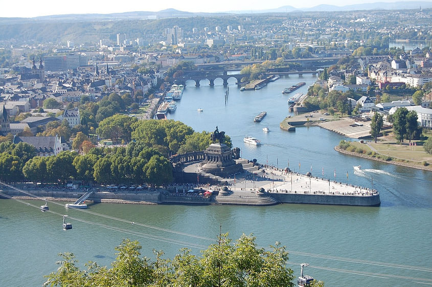 Rundflug: Siebengebirge, Koblenz, Laacher See & Ahrweiler