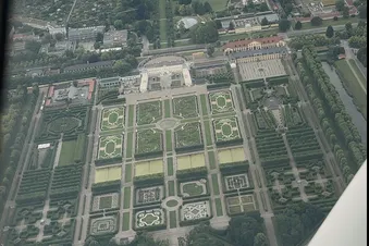 Hannover Rundflug mit blick auf Schloss Marienburg