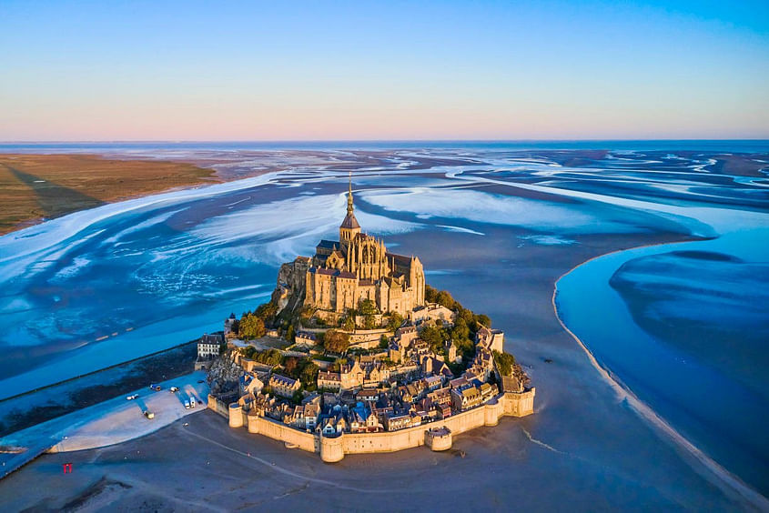 Survol : Mont St Michel, plages du débarquement et Lisieux