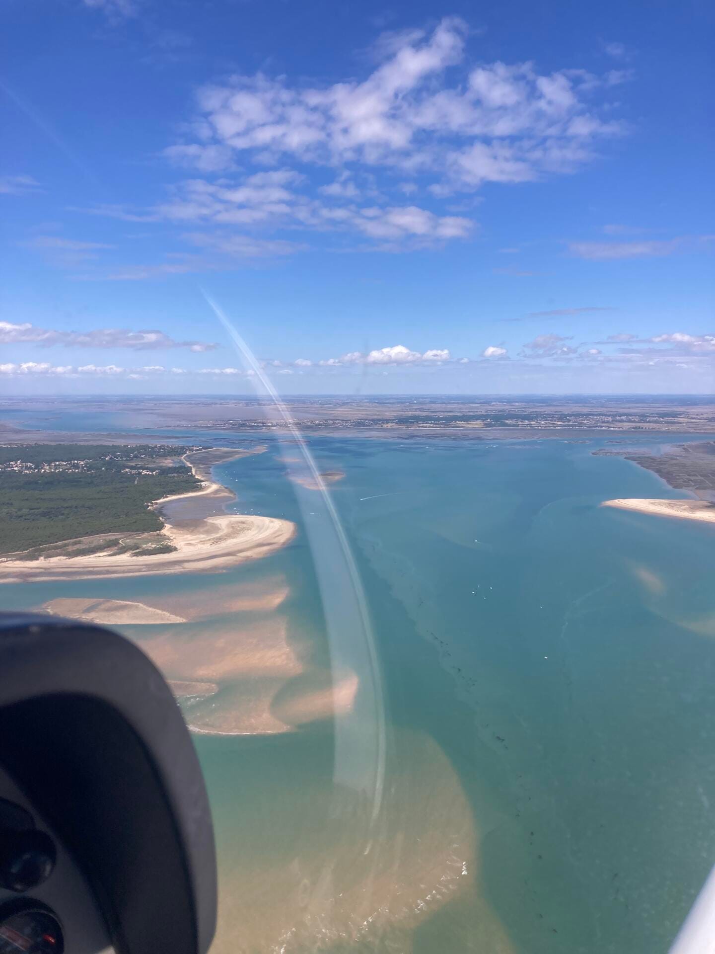Le sud du Pertuis de Maumusson, l'île d'Oléron à gauche