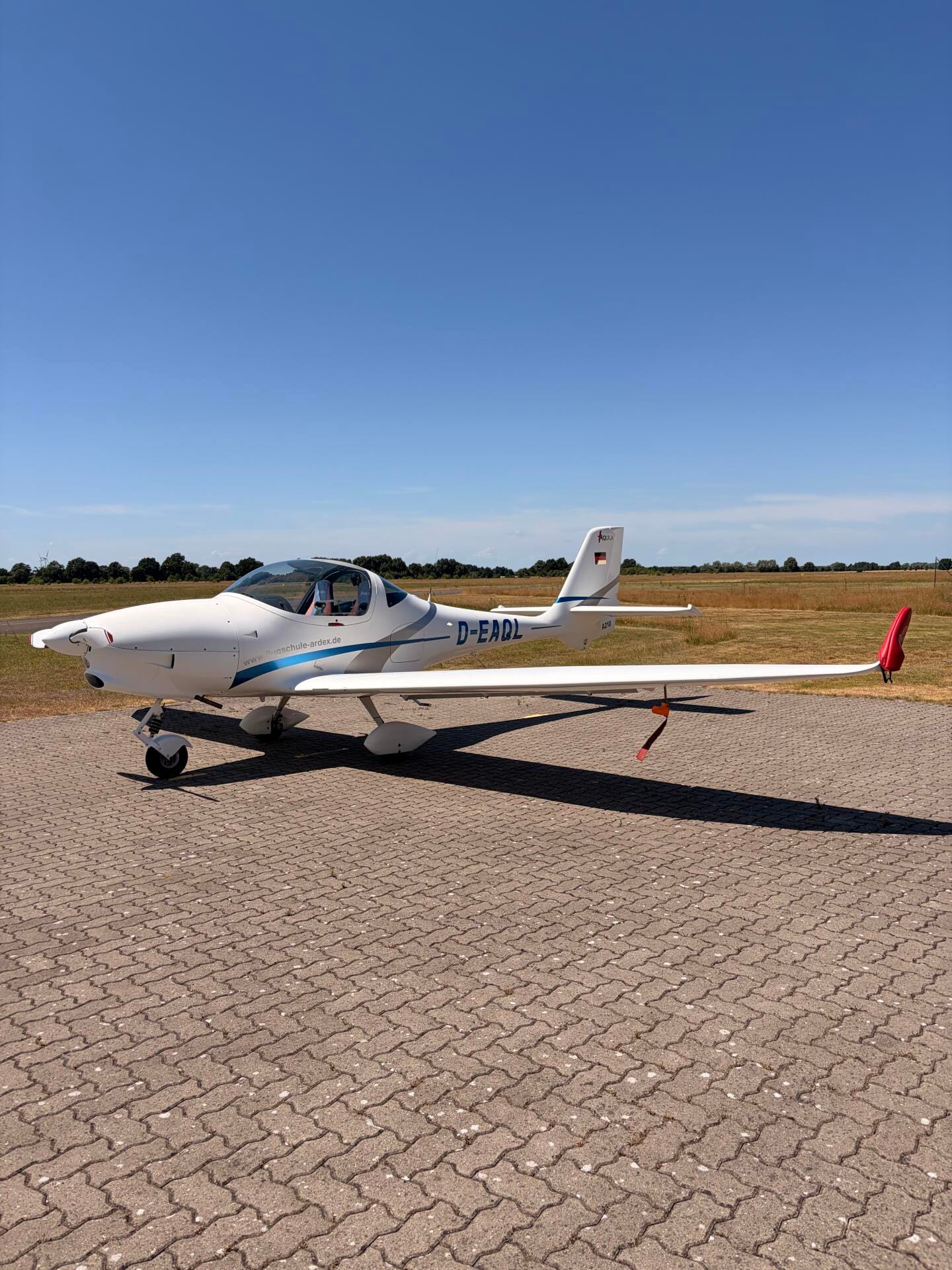 Aquila A210 (AT01)