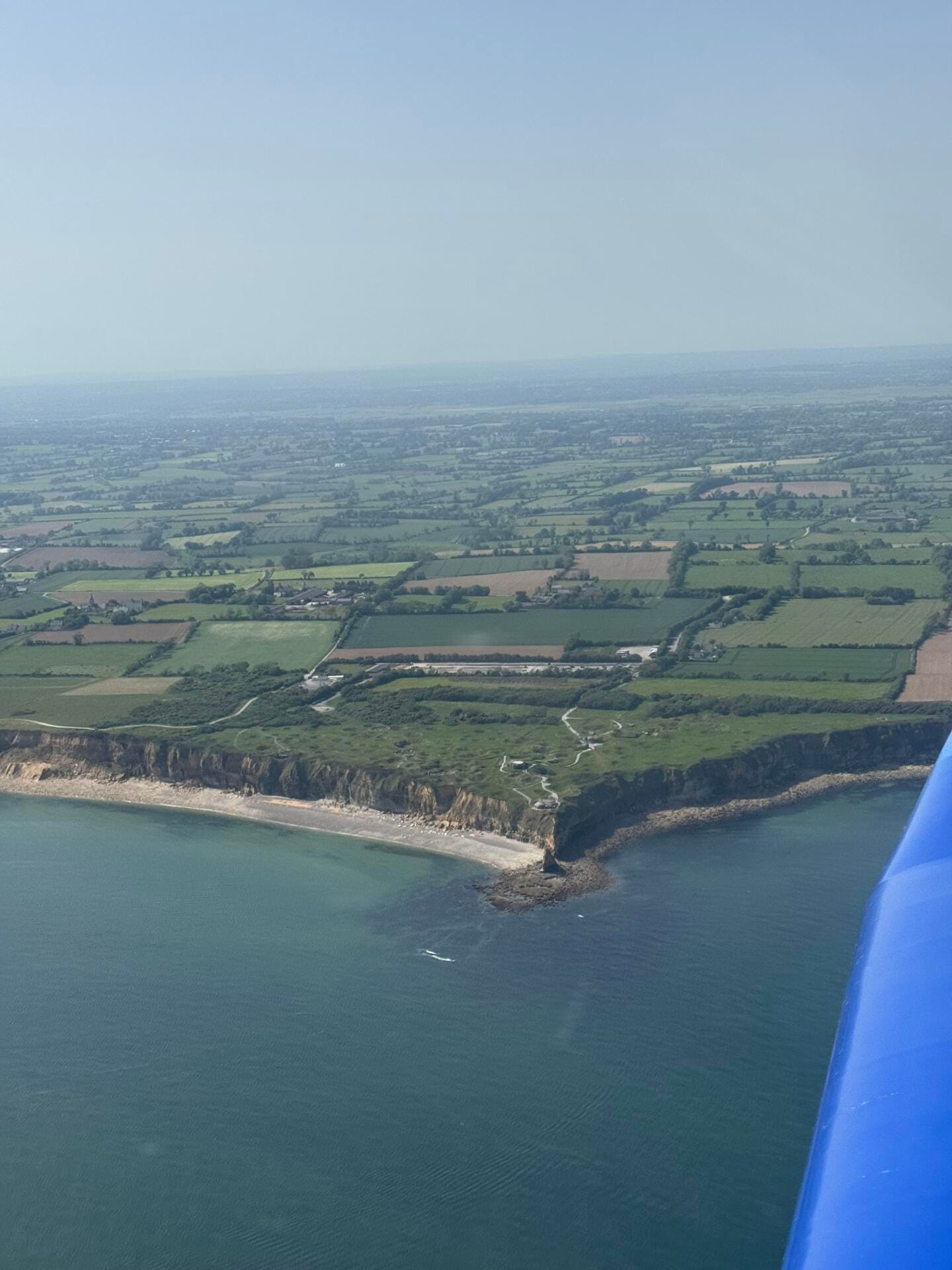 Survol des plages du débarquement