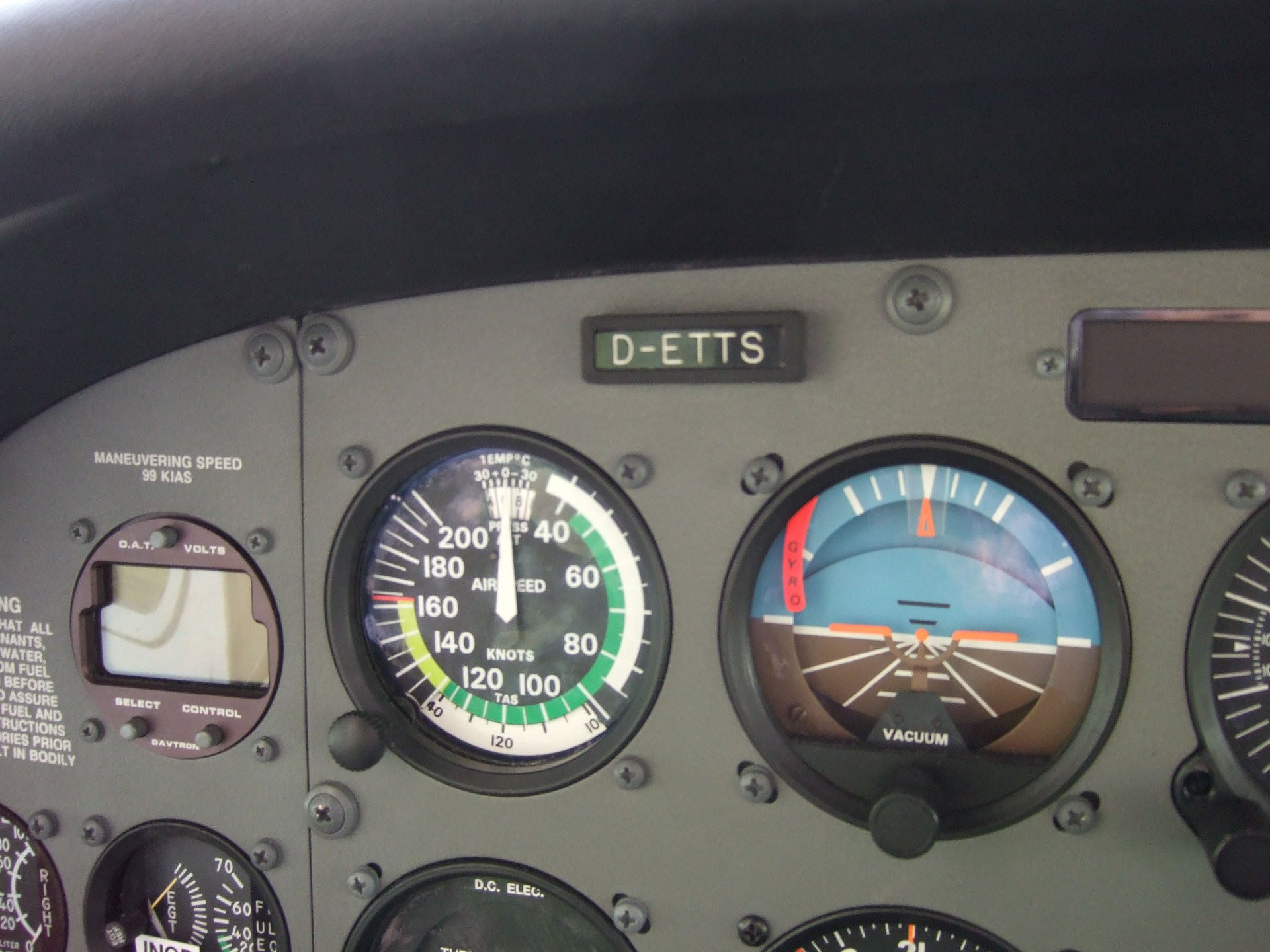 Rundflug: Kölner Dom, Braunkohle und Phantasialand