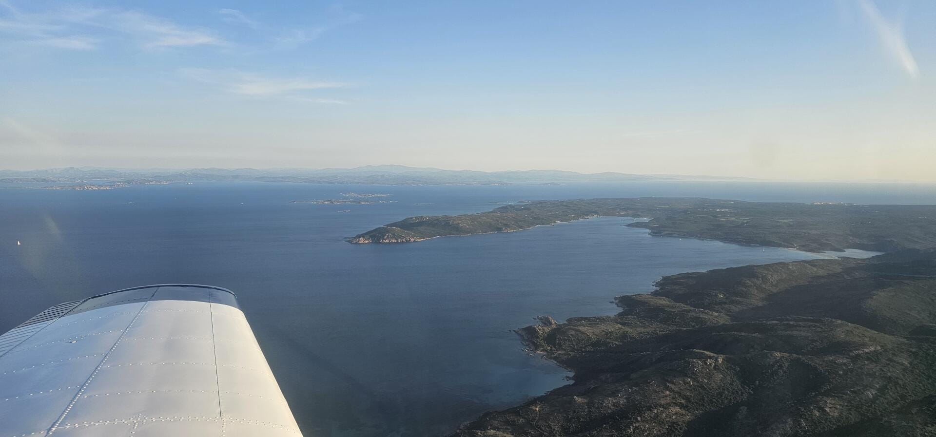 Vol panoramique exclusif de l'extrême sud de la Corse