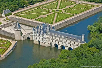 Les plus beaux châteaux de la Loire vus du ciel