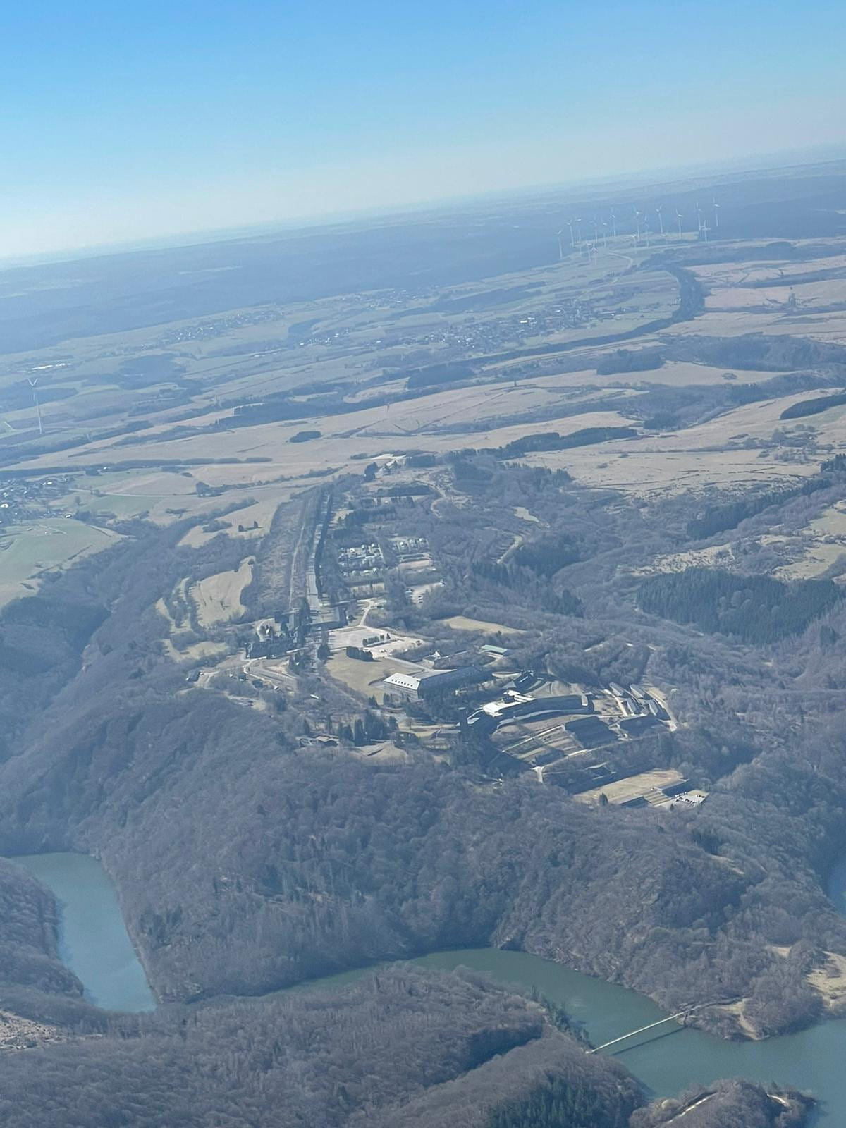 AusFLUG über Rurtalsperre, Nürburgring zu Weinbergen (Mosel)