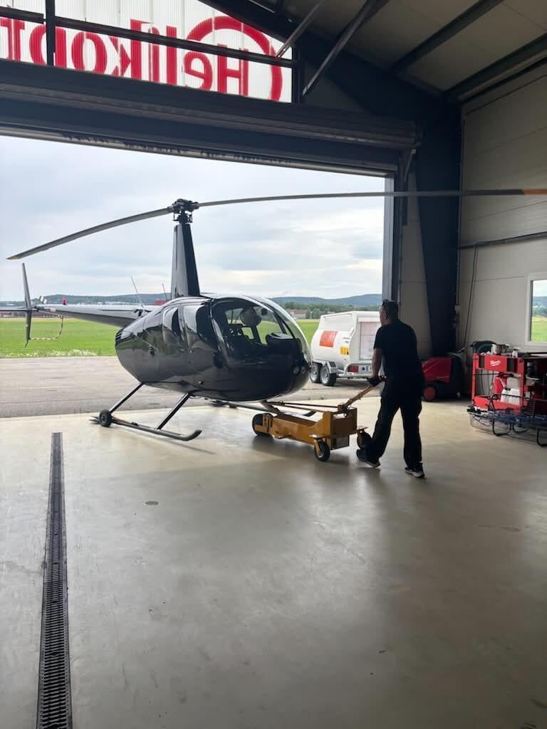 R44 hangar