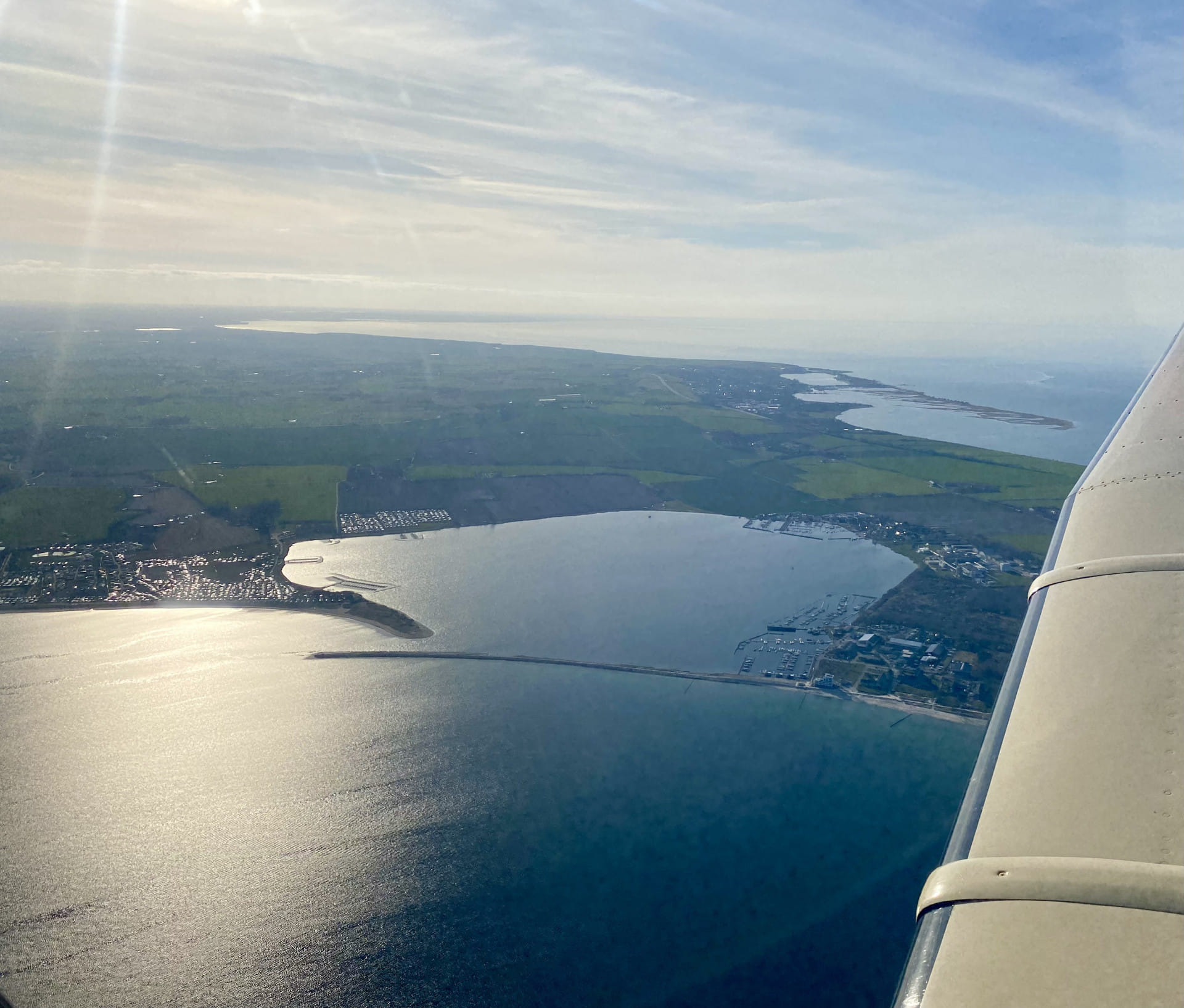 Heiratsantrag über den Wolken und über dem Meer