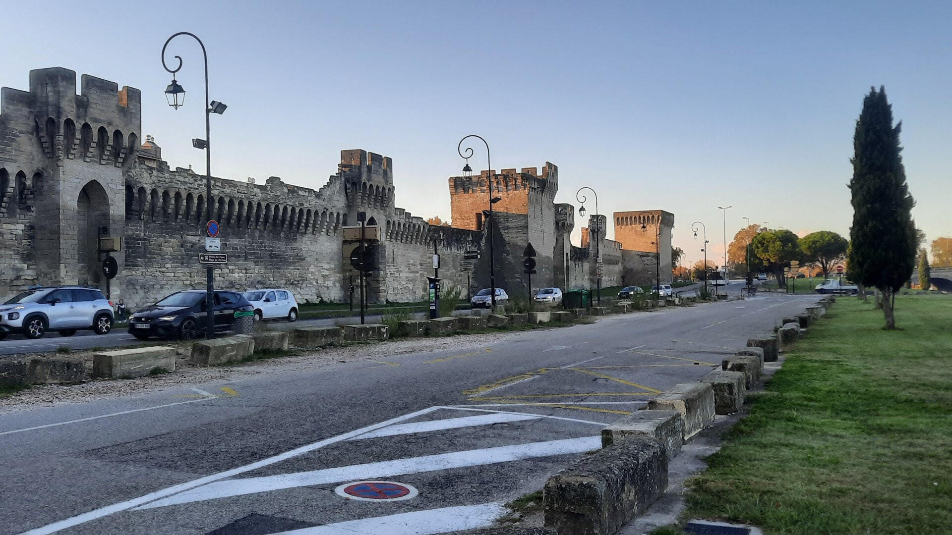 Avignon : un pont, une cité, une légende