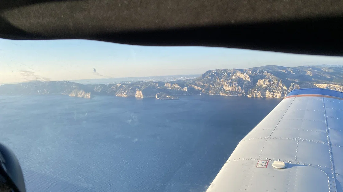 Survol des calanques de Marseille