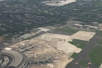 Schalke / Flughafen Düsseldorf / Centro von oben (60 min)