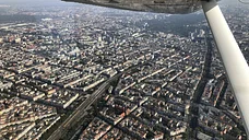 Rundflug über Berlins Mitte via Falkensee