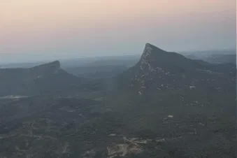 Vues vertigineuses du Pic Saint Loup en flight