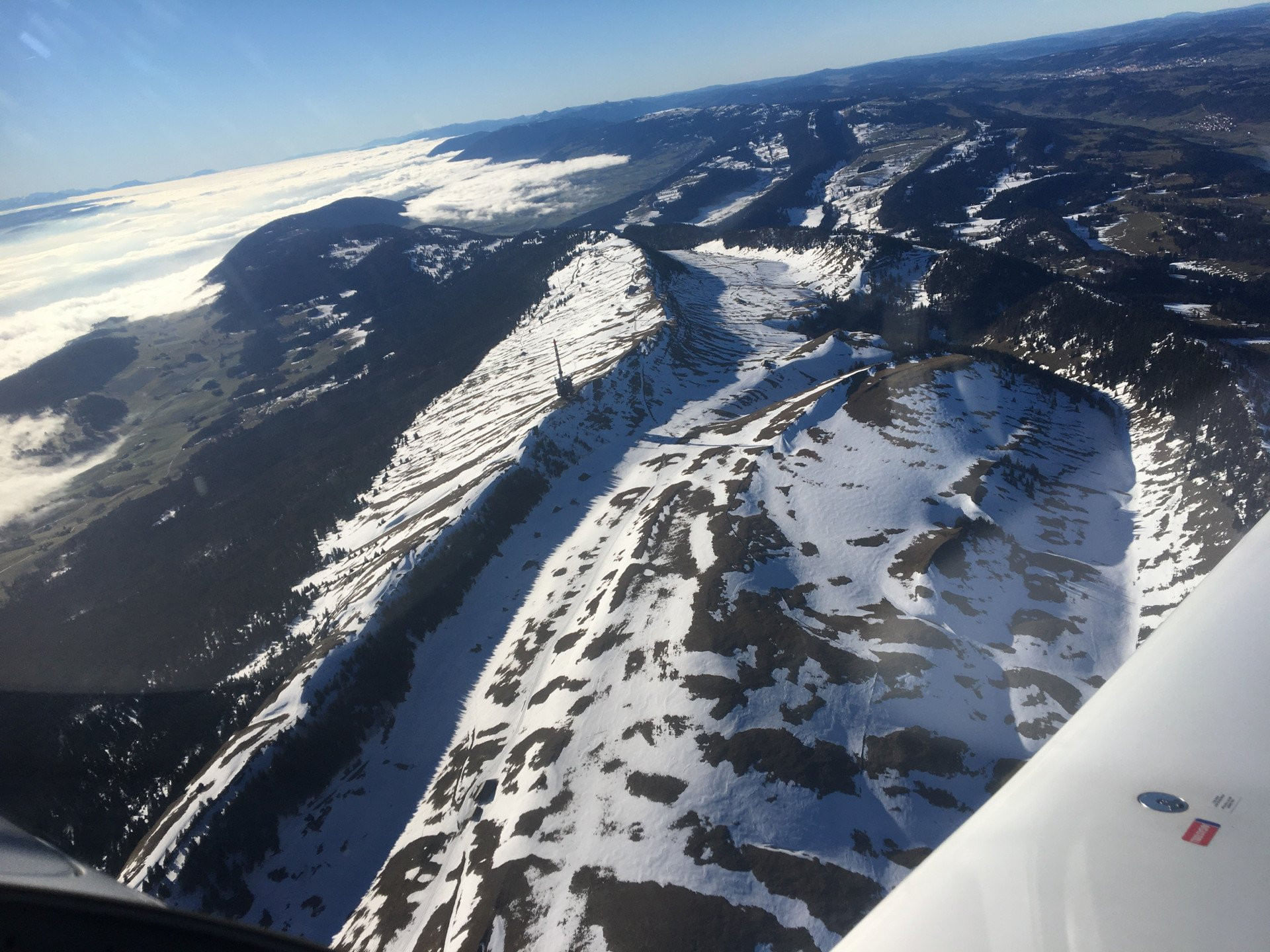 Survol du Jura suisse depuis Montbéliard