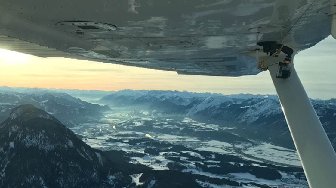 Herrlicher Flug über München - Bayrische Seen und Alpen