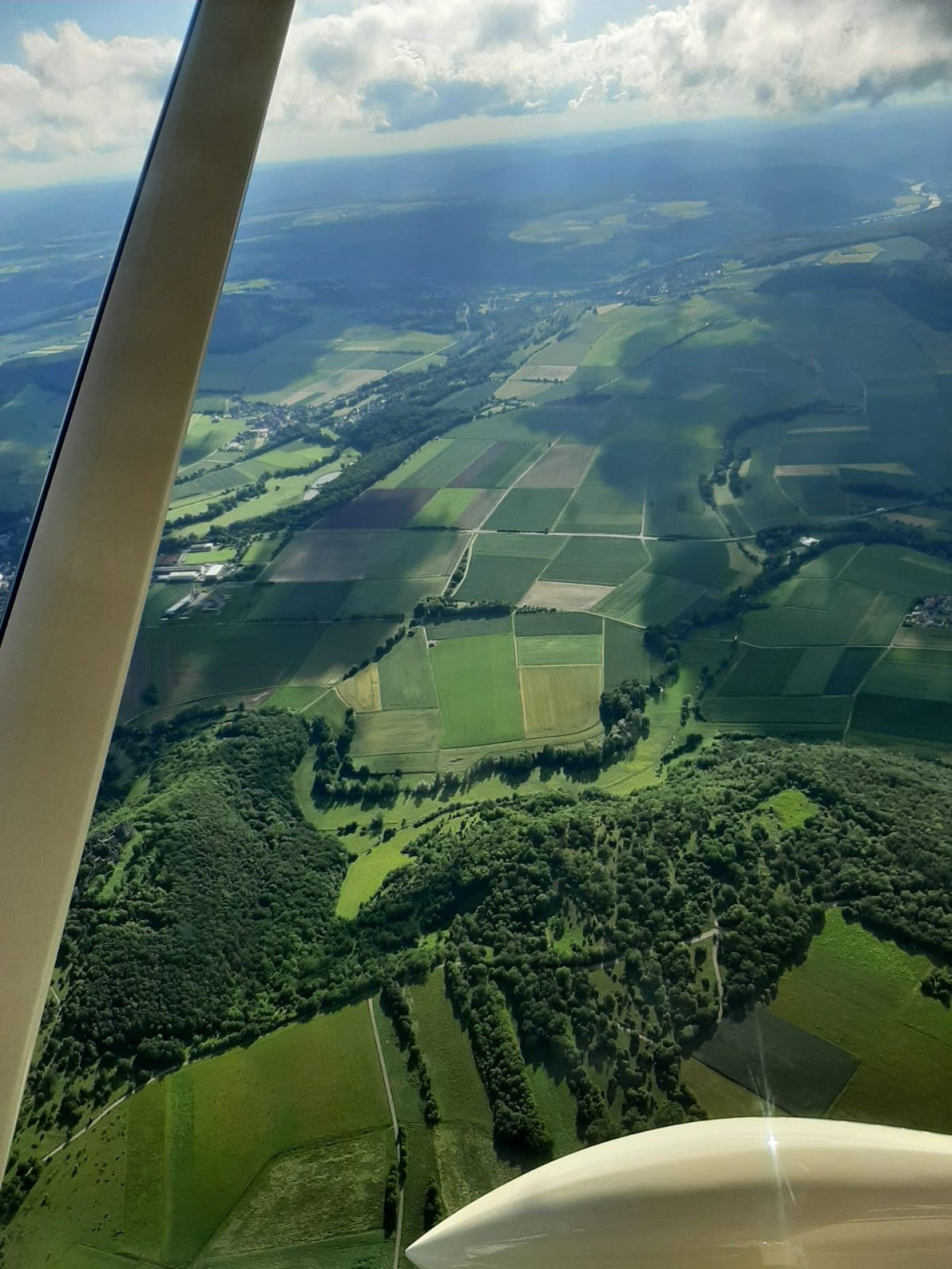 Flug über die schönsten Gegenden an der Mainschleife entlang