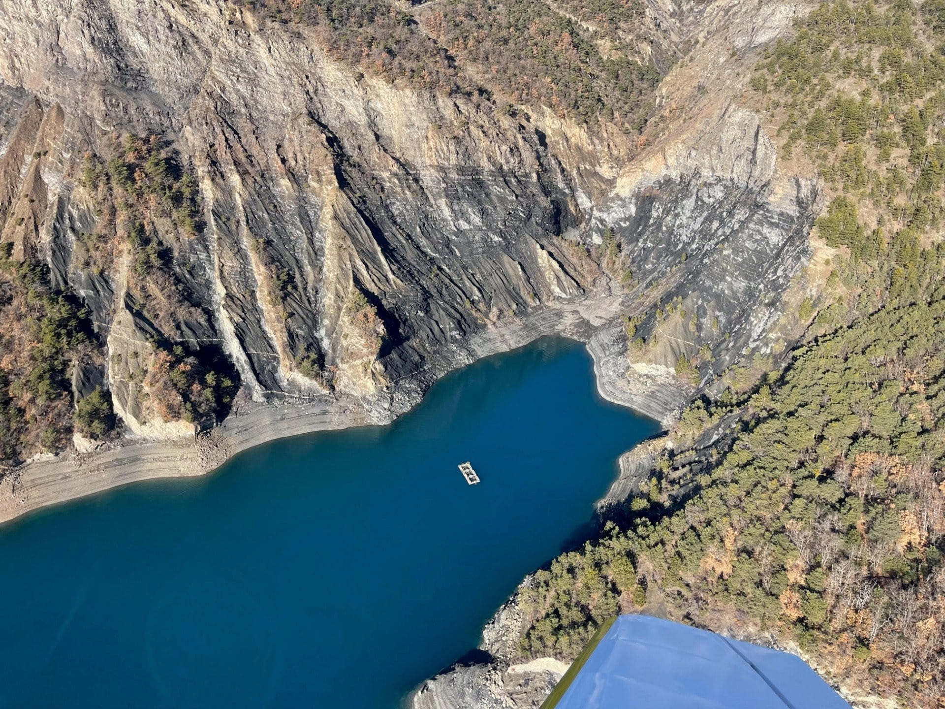 Le lac de Serre-ponçon vu du ciel