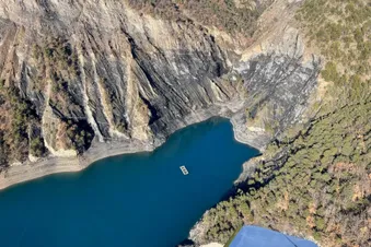 Le lac de Serre-ponçon vu du ciel